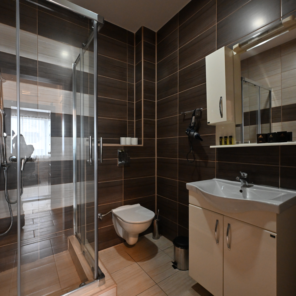 Trokrevetna soba 109 – slika 5