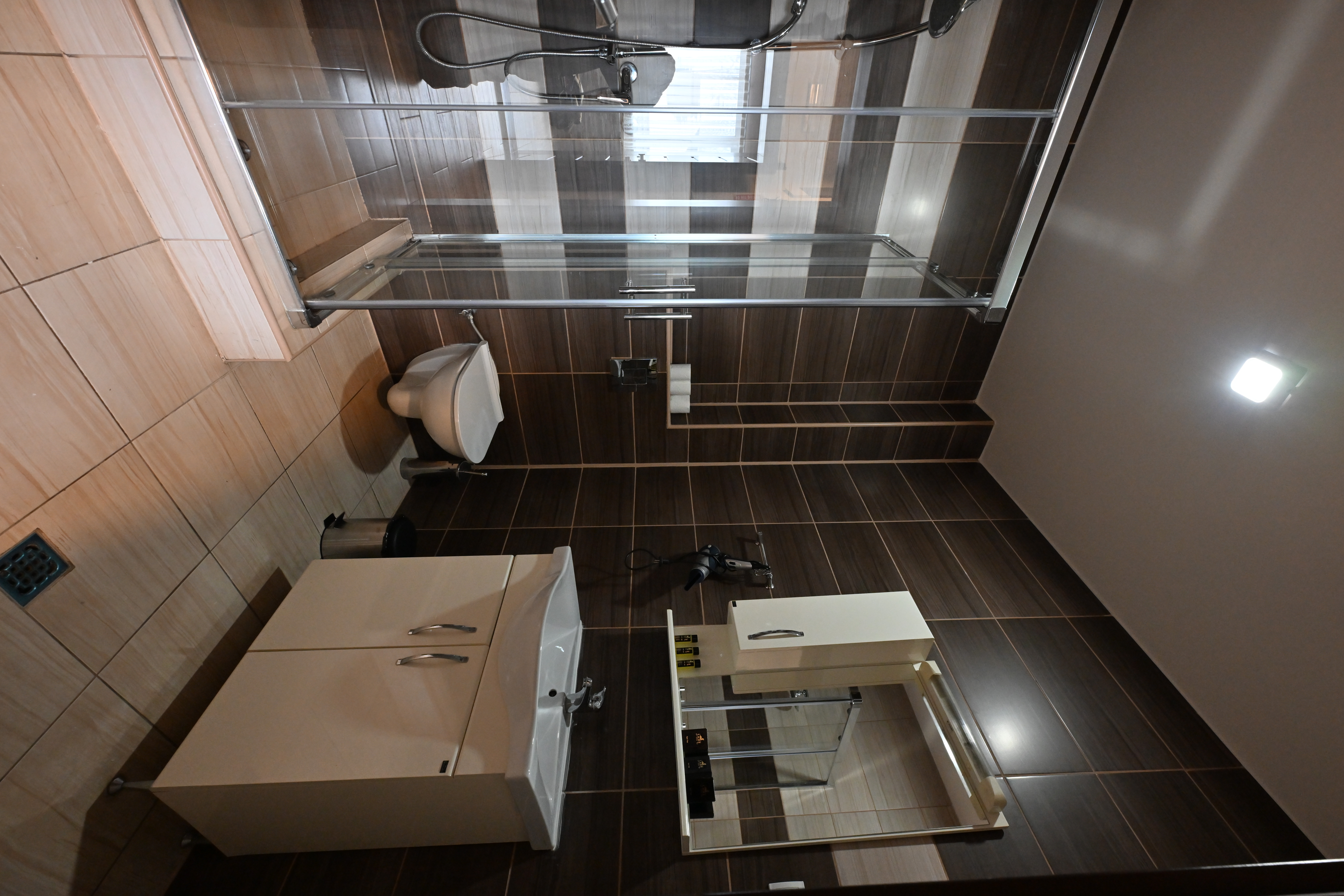 Trokrevetna soba 109 – slika 6