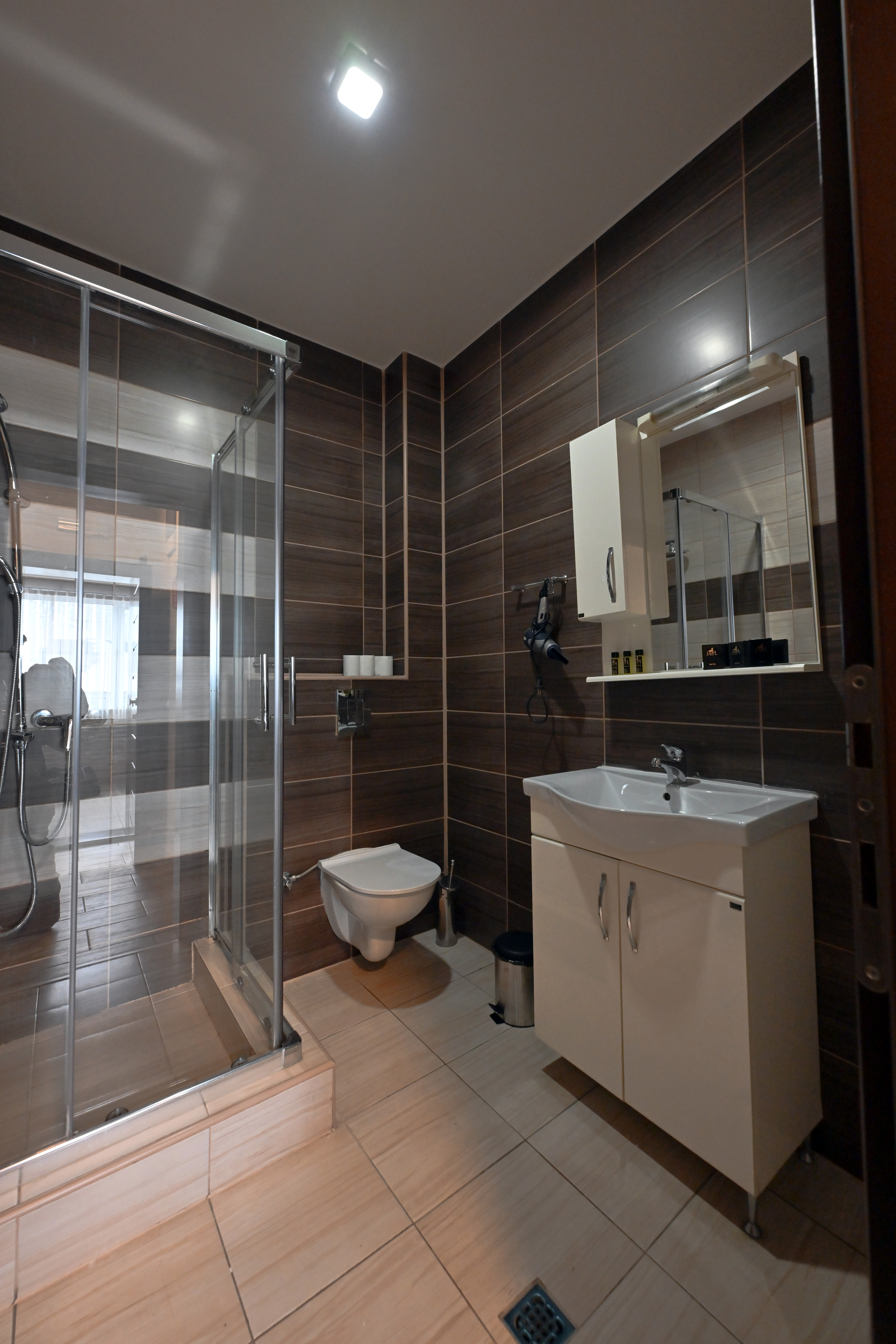 Trokrevetna soba 109 – slika 8