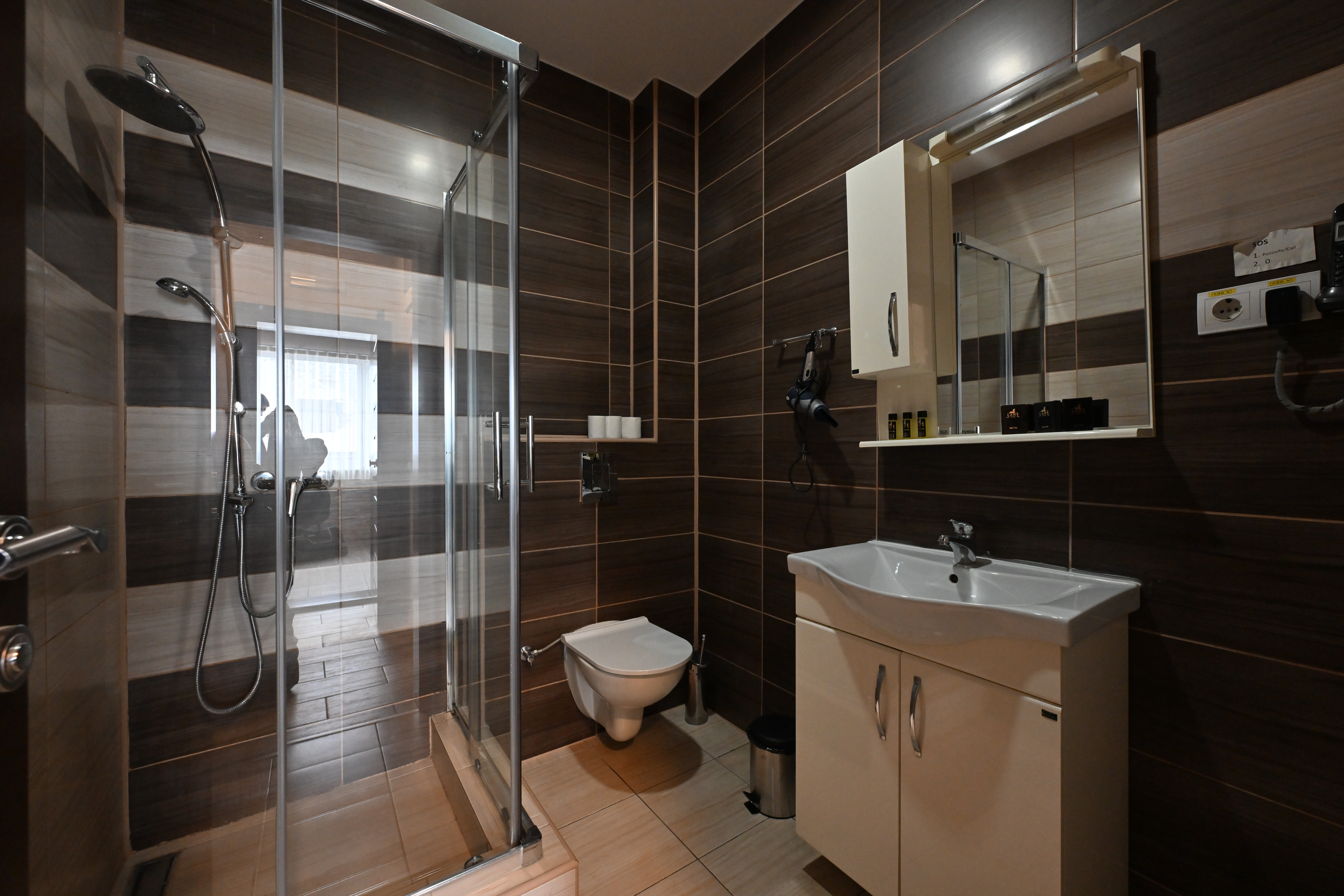 Trokrevetna soba 109 – slika 10