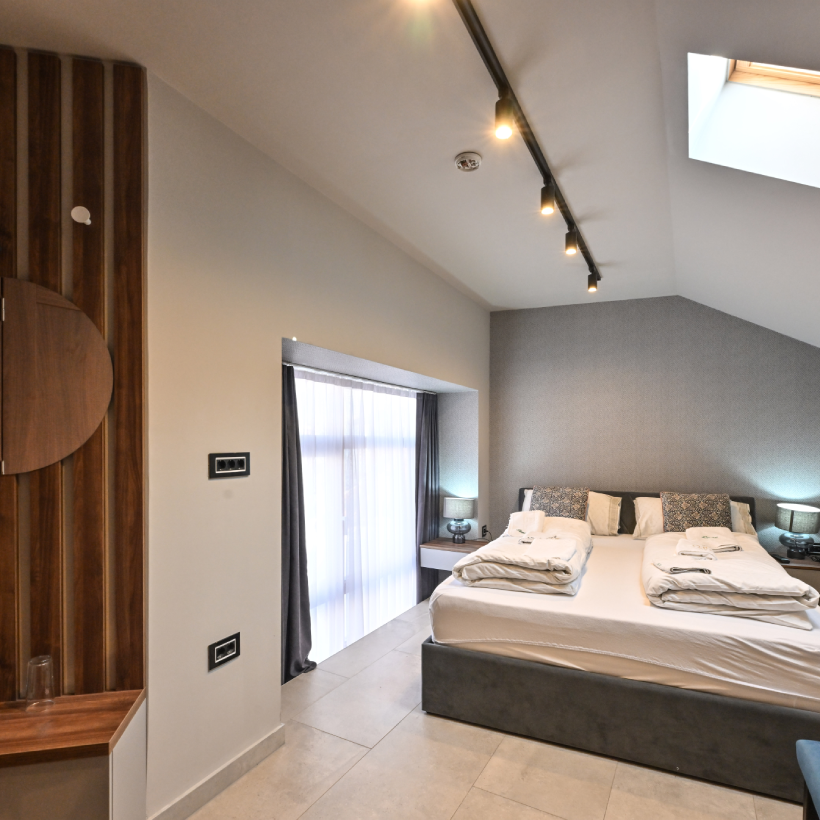 Soba 2 – dvokrevetna soba u sklopu Sultan Caffe – Hotel Lane Sjenica