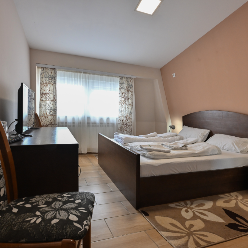 Soba 201 sa bračnim krevetom – Hotel Lane Sjenica