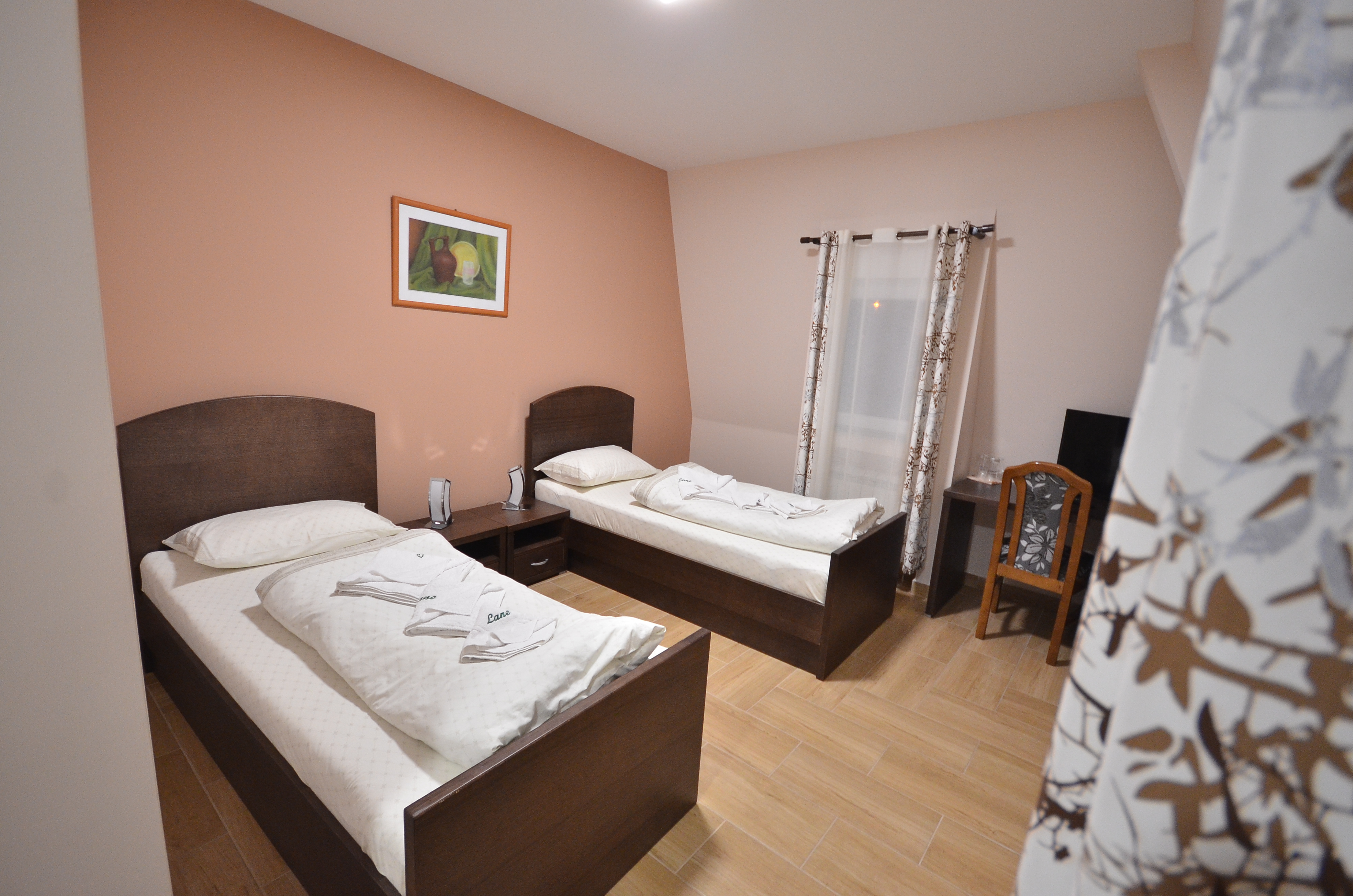 Elegantna soba 202 – slika 11