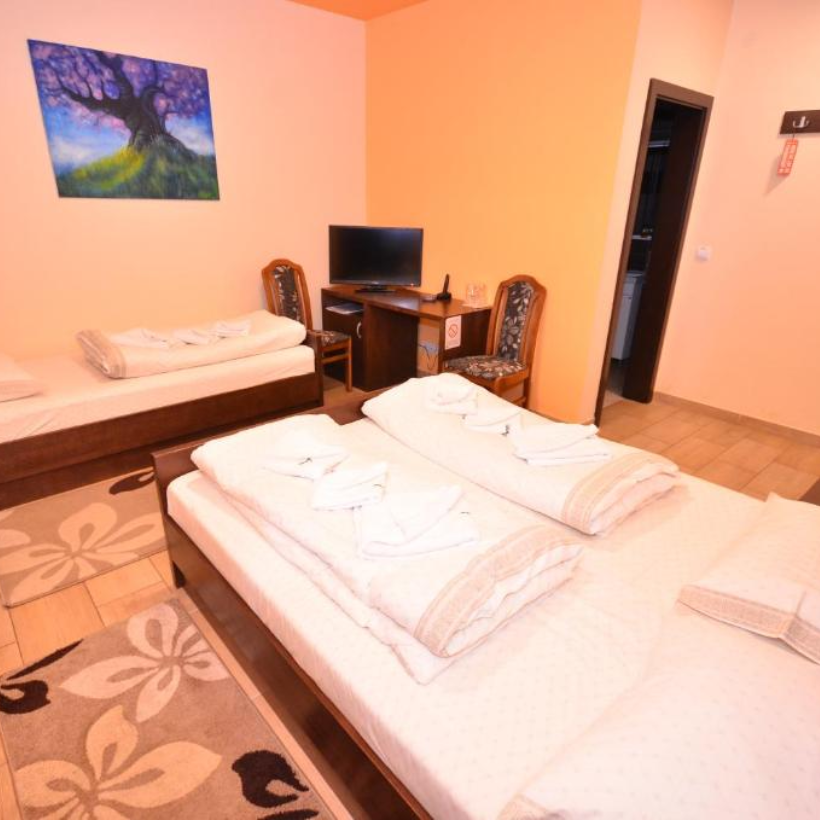 Trokrevetna soba 211 – Hotel Lane Sjenica